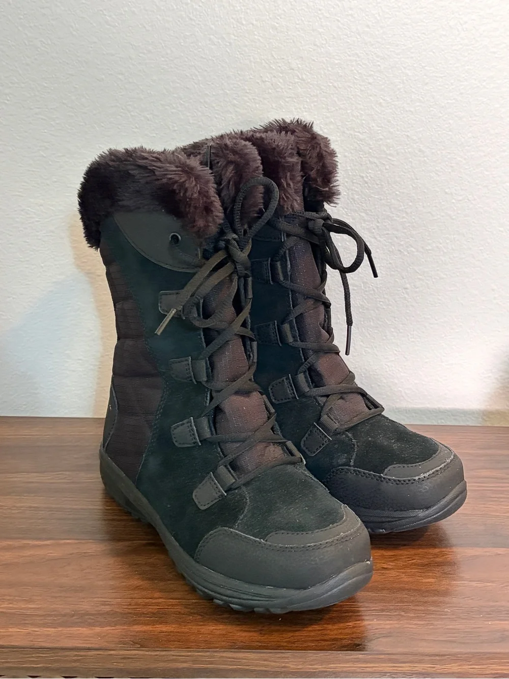 Columbia Women's Black Suede Faux-Fur Lace-Up Winter Boots